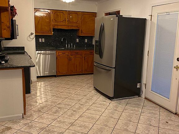 5th image of 317 Sheppard Dr