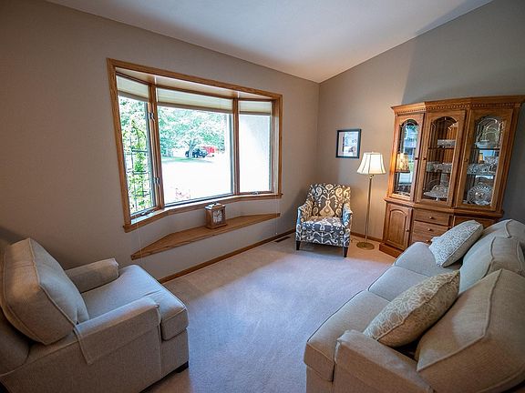 5th image of 1073 Oakview Dr