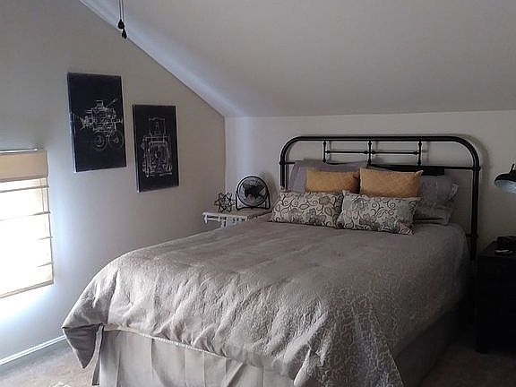 Second Bedroom (Upstairs)