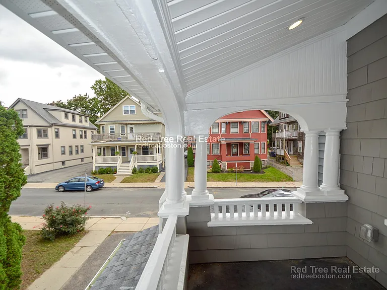 Mapleton St — Photo 4