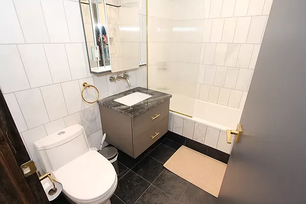 Rented by REAL New York | media 33