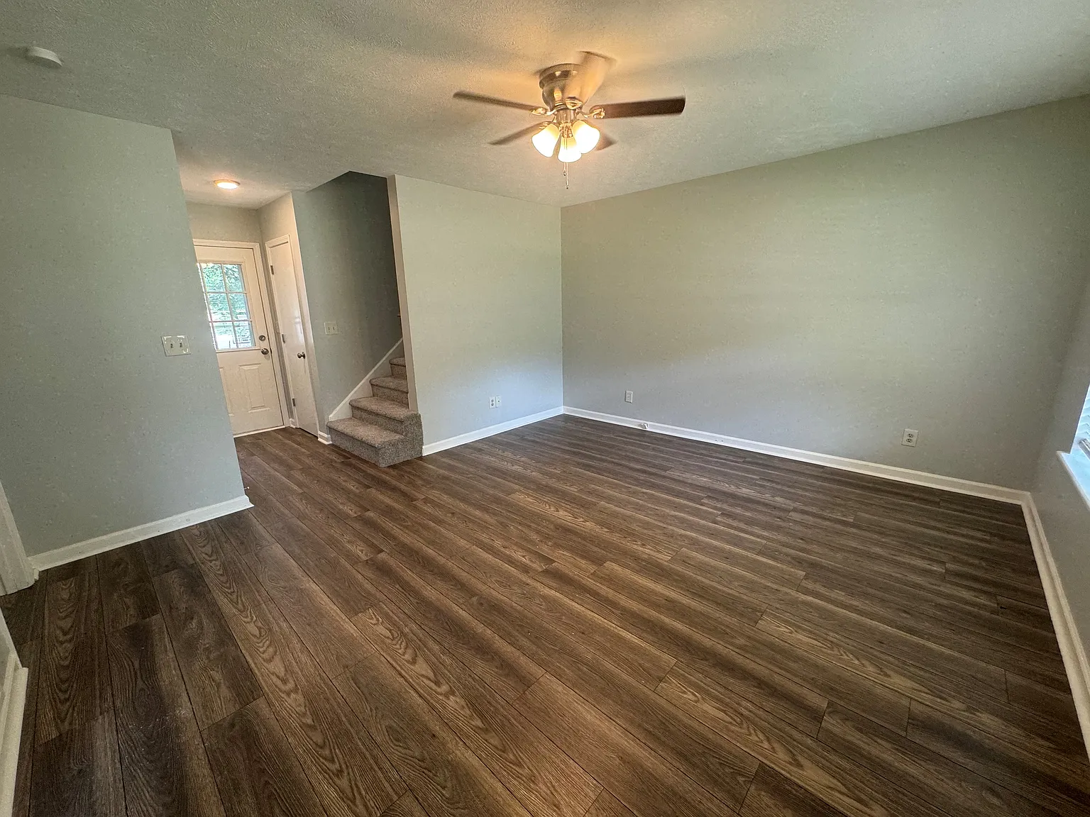 2 bed, 2.5 bath, 1338 sqft, $1,300 — Photo 2