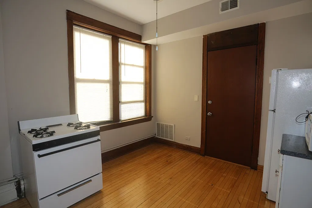 2 bed, 1000 sqft, $2,400 — Photo 4
