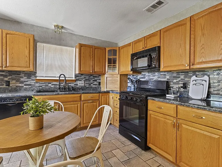 1705 Cushing Park Dr — Photo 18