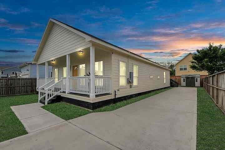 1st image of 3308 Castor St