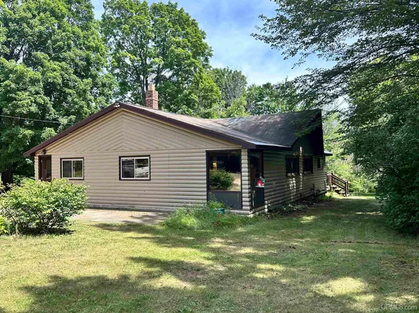 368 Co Rd, Marquette, MI 49855