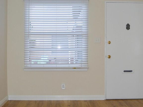 2nd image of 911 Montana Ave APT E
