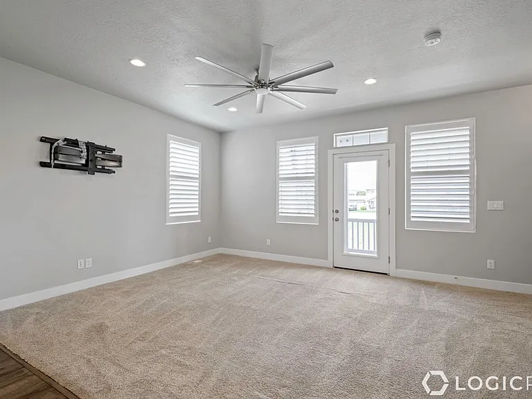 7862 S 5440 W — Photo 4