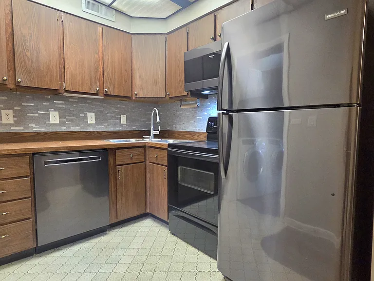 6600 S 6th Street Frontage Rd E #205 — Photo 4
