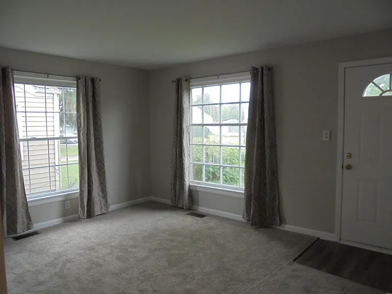2704 S Macedonia Ave — Photo 15