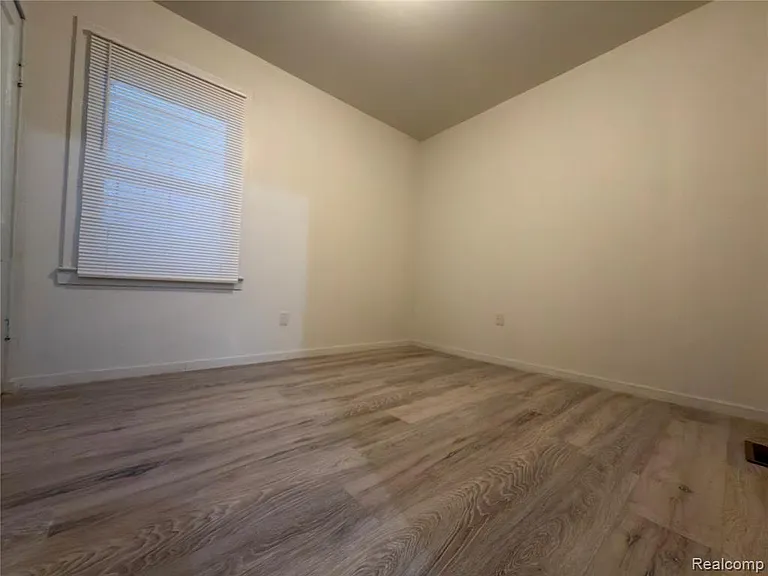 17196 Shields Ave — Photo 12