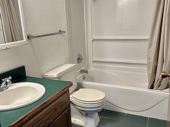 5th image of 5801 Enterprise Dr APT B9