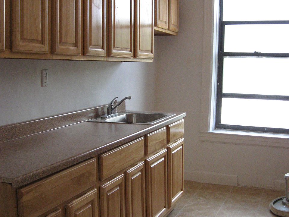2nd image of 20 Baughman Pl APT 4A