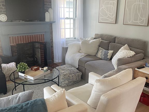 The living room. The fireplace isn't usable, but it's wonderful for ambiance.