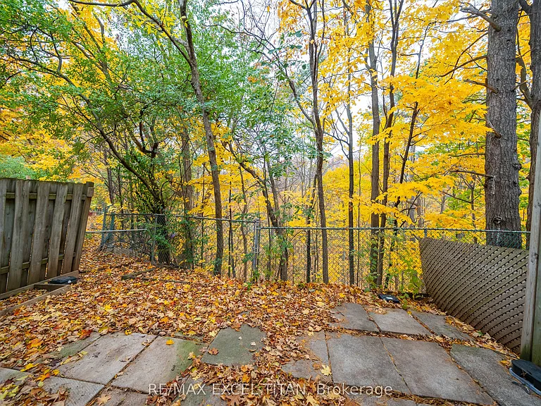 1285 White Oaks Blvd — Photo 2