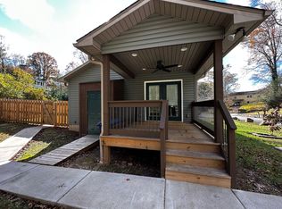 210 N Park Ln, Black Mountain, NC 28711