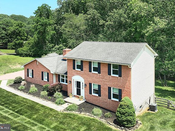 2nd image of 1800 Twin Lakes Dr