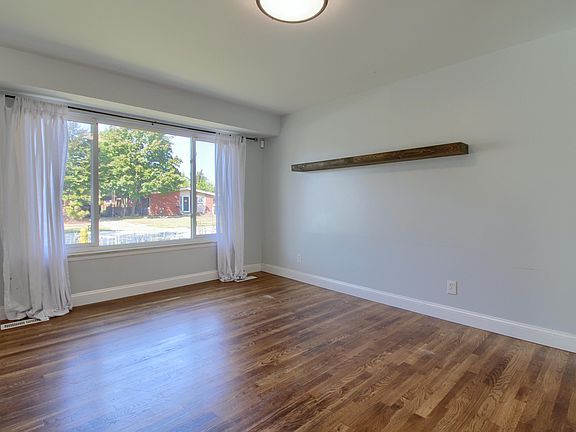 5th image of 30805 Parkwood St