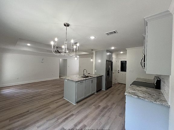 3rd image of 34 Annapolis