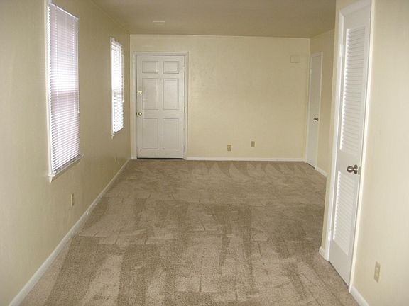 3rd image of 4108 Queenswood Dr APT D