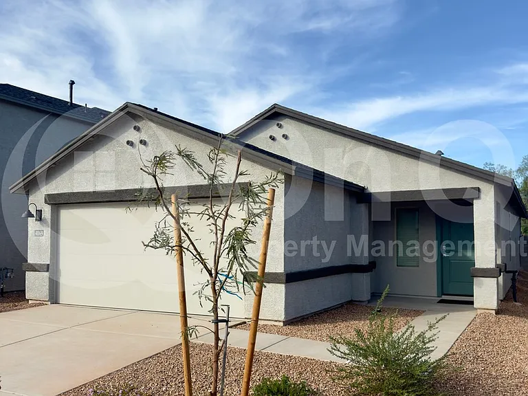 4069 E Market St — Photo 3