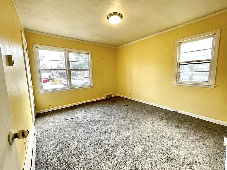 917 Huey St — Photo 3