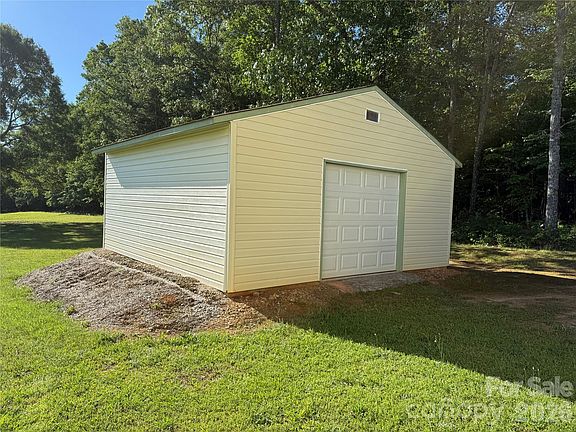 4th image of 2178 Ixoria Rd #6