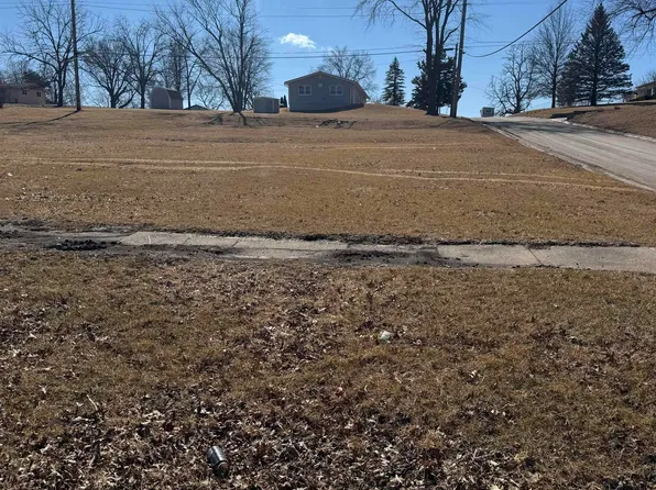 1628 Linden Ave, Chariton, IA 50049