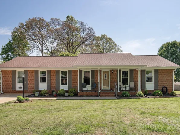 2064 Elizabeth Ave, Hickory, NC 28602