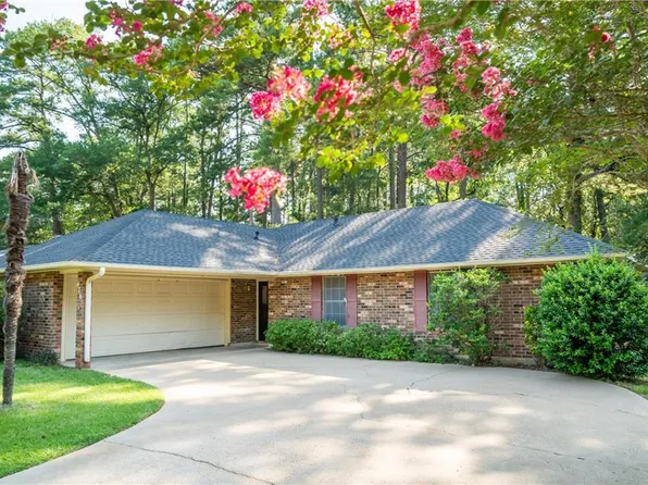 476 Edgewood Dr, Pineville, LA 71360