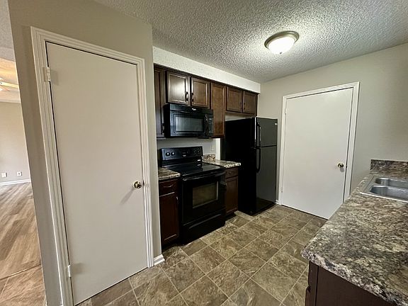 4th image of 913 Poppy Dr