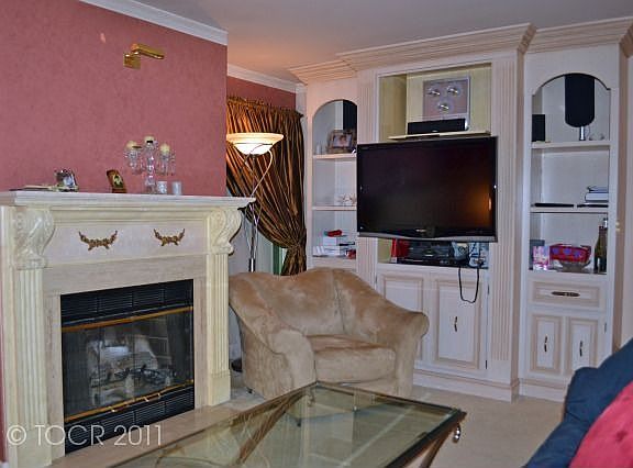 5th image of 122 Surrey Ct