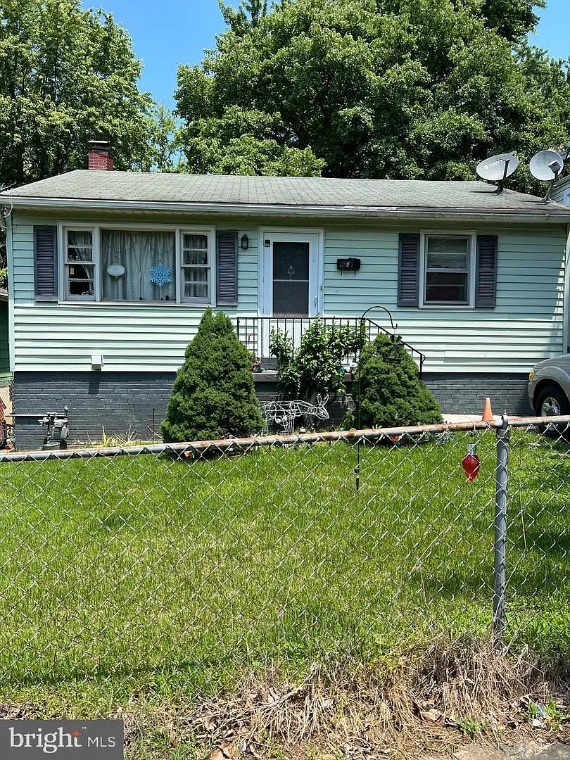 5718 Somerset Rd photo 1