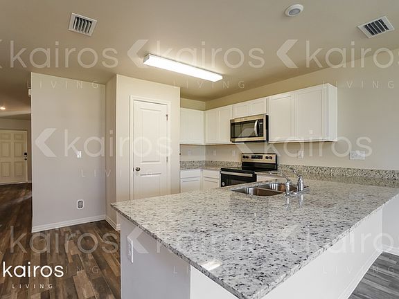 5th image of 906 NE 5th Ave