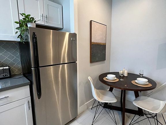 4th image of 660 S Cloverdale Ave APT 107