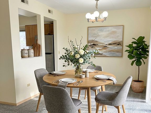 2nd image of 1263 Chalet Rd APT 203