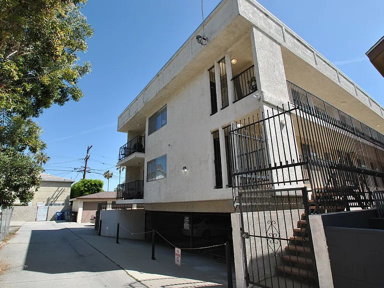 Cabrillo Ave — Photo 6