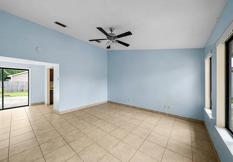 7750 Betty Louise Dr — Photo 4