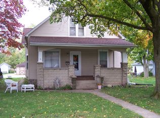 121 E Fortune St, Virden, IL 62690