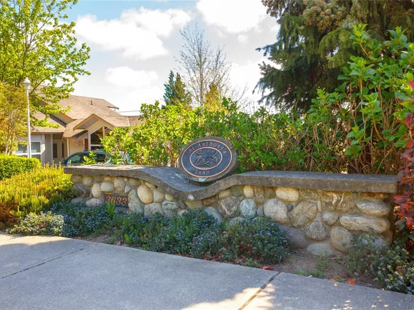 3633 Cedar Hill Rd #3, Saanich, BC V8P 3Z3