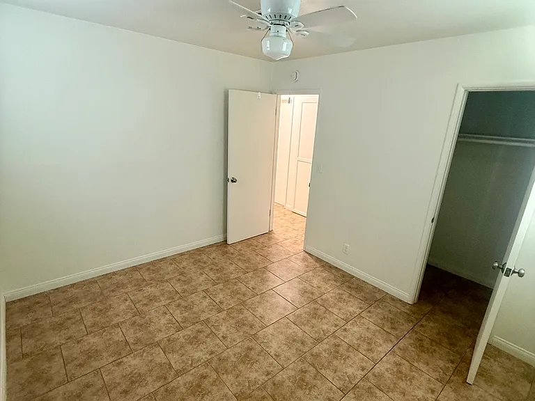 1016 Meredith Dr — Photo 9