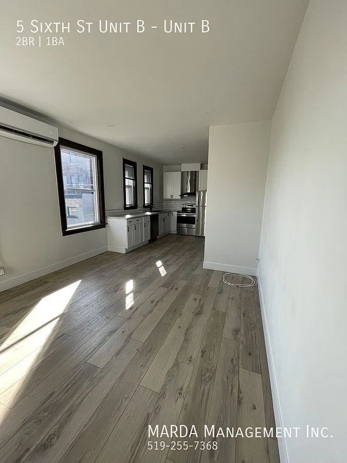 Modern 2 Bed/1 Bath Unit In Chatham + Hydro — Photo 3