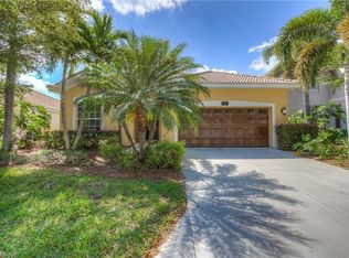 9651 Las Casas Dr, Fort Myers, FL 33919