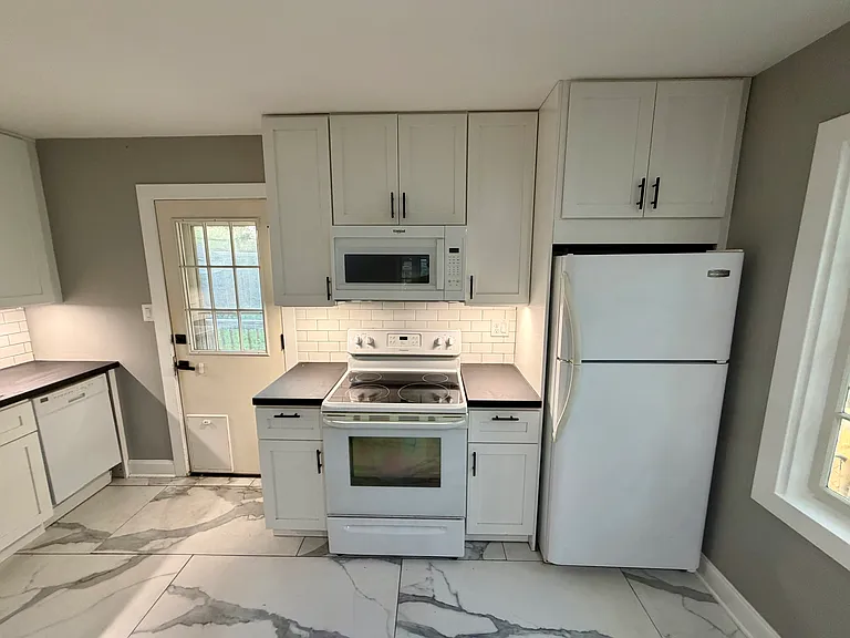 2738 Allegheny Ave — Photo 11