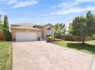 569 Sarah Ct, Windsor, ON N9G2Y8