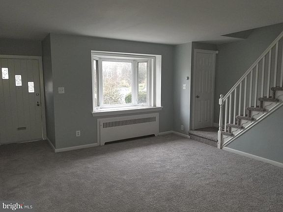 4th image of 2421 Cedar Ln