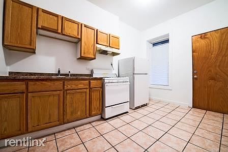 819 Independence Blvd Apartments Chicago Kitchen_1