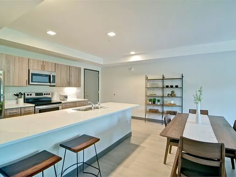 10 North — Photo 32