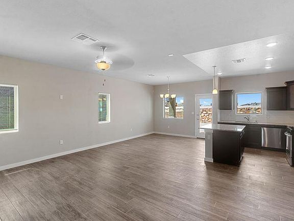 5th image of 573 Logwood Ave