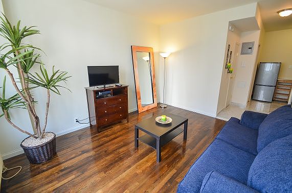 4th image of 422 W 57th St #5A